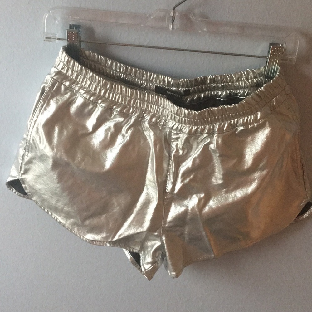 Foil-like shorts